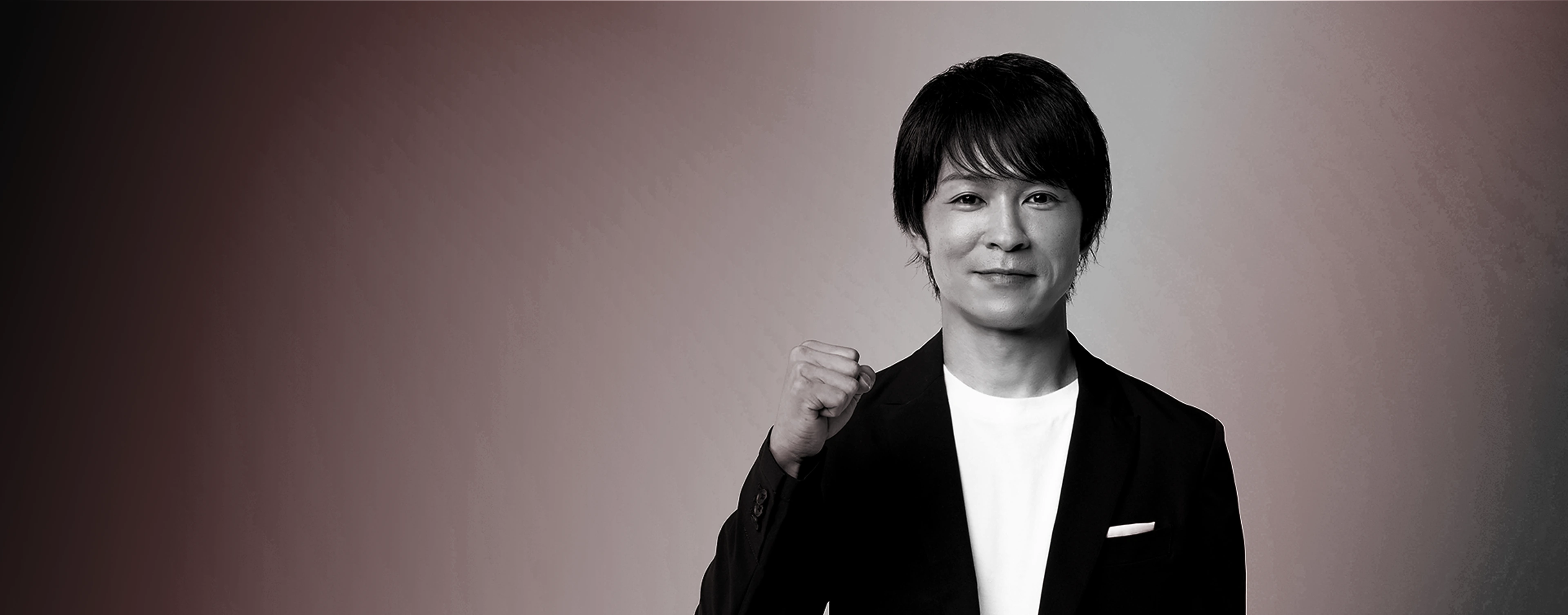 拳を握り、次の挑戦へ向かう内村航平さん