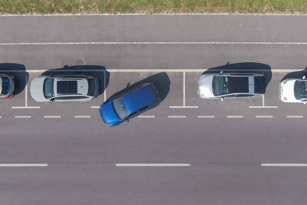 縦列駐車の方法とコツを解説【簡単7ステップ】