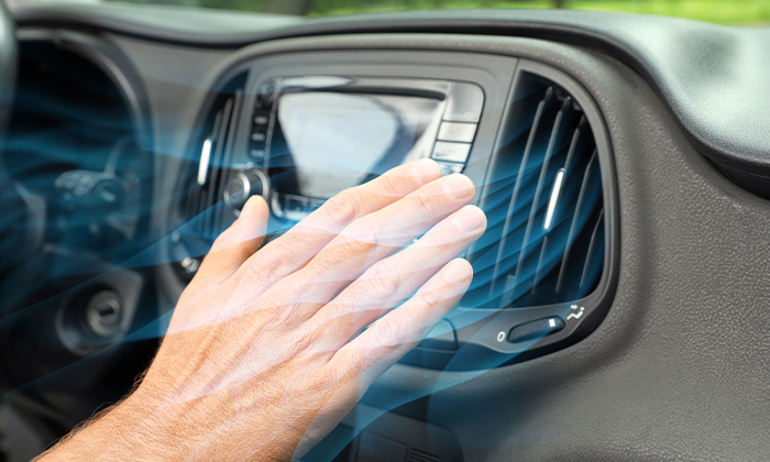 【夏の車の暑さ対策】車内の温度を下げる方法・おすすめグッズを紹介！