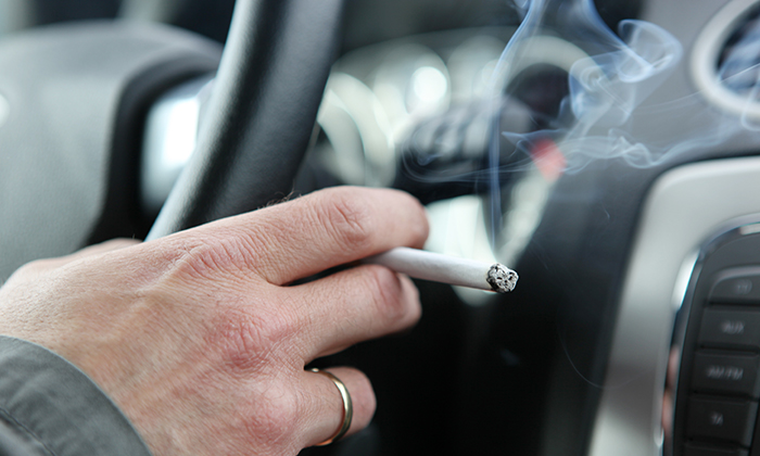 車のタバコ臭をスッキリ消臭！効果的な対策と予防方法を解説