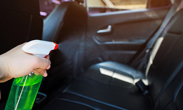 車の臭いの原因と消臭対策とは？ガソリン臭がしたら危険って本当？